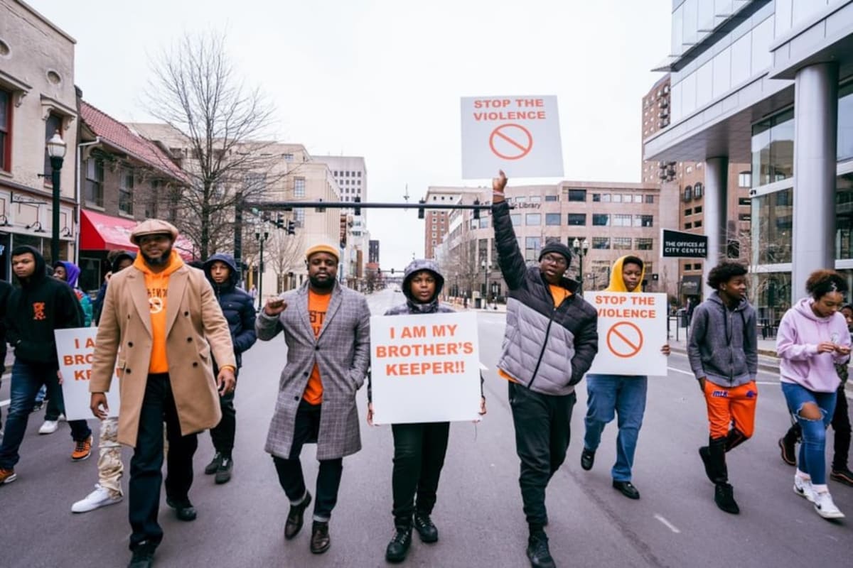 Lexington Volunteers Walk Neighborhoods to Prevent Gun Violence - Image 2