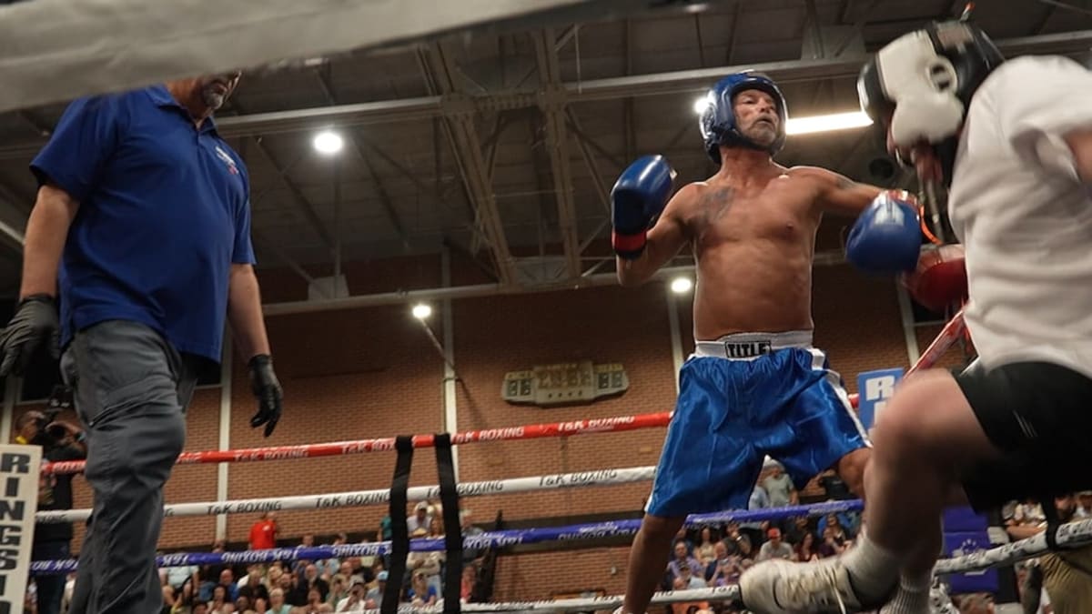 Police Chief, 60, Sets World Record in Boxing Victory - Image 3