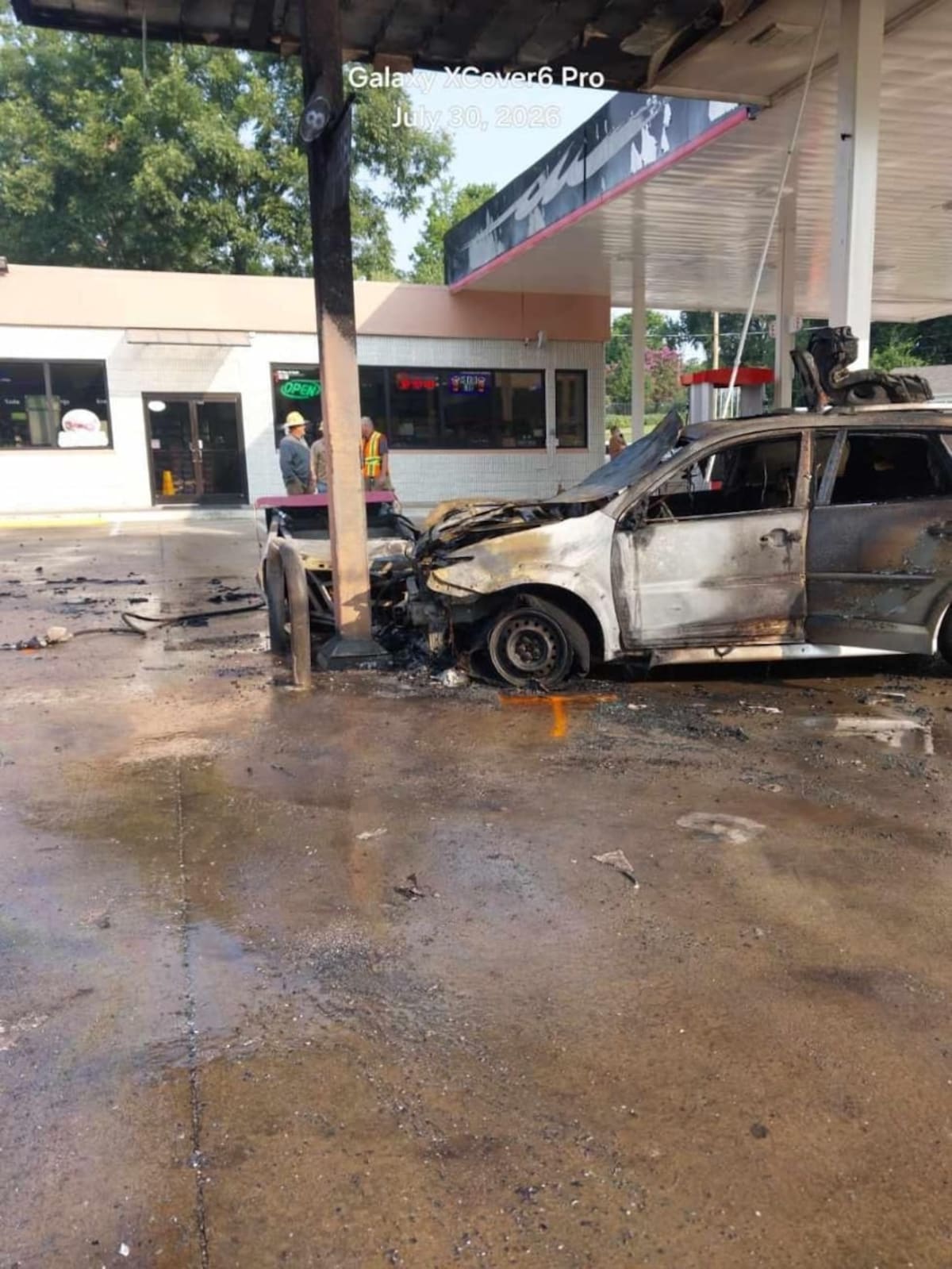 Bystanders Pull Driver From Burning Car at Tennessee Gas Station - Image 5