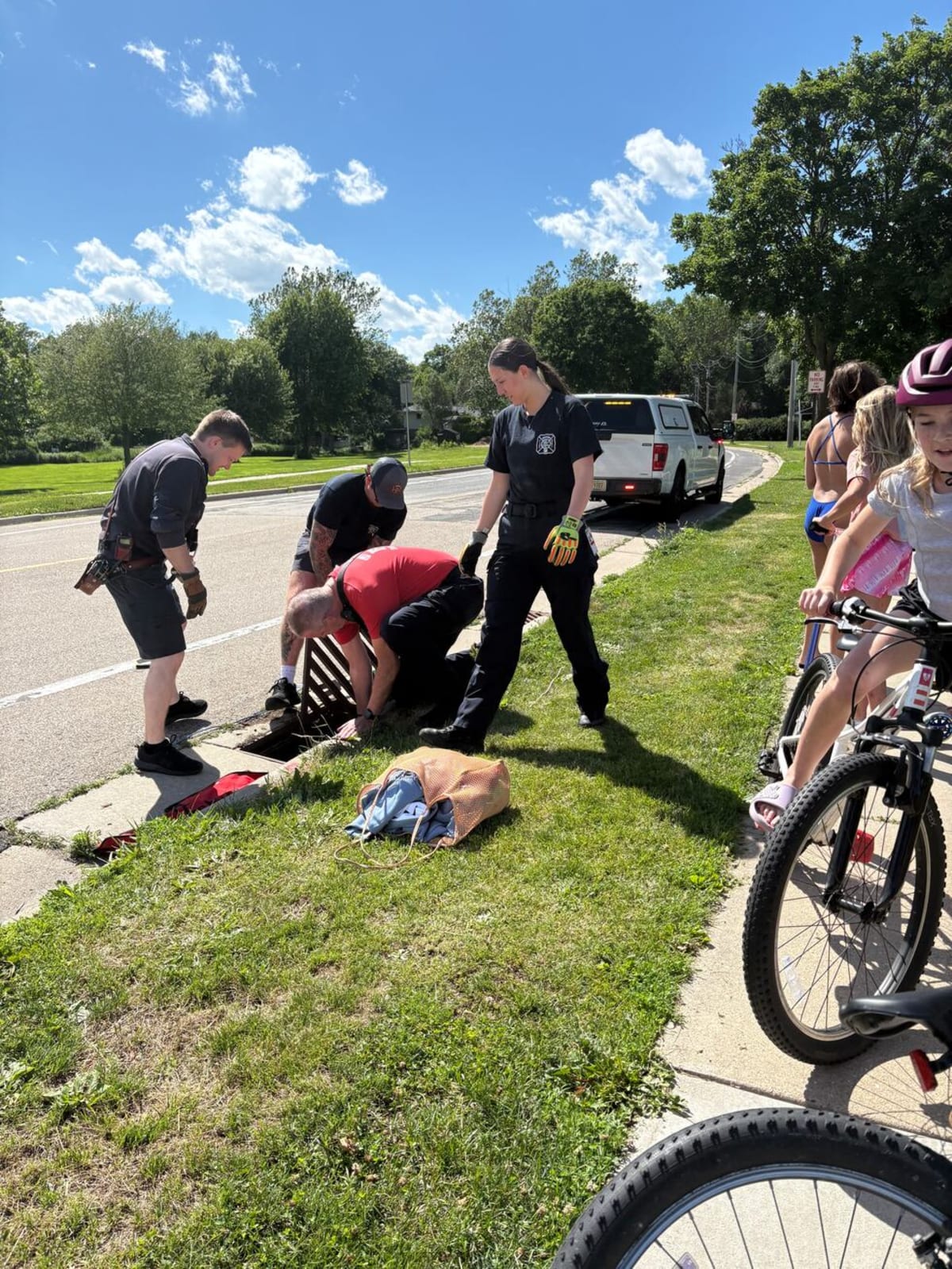 Kids Save Turtle, Rush to Police on Bikes - Image 2