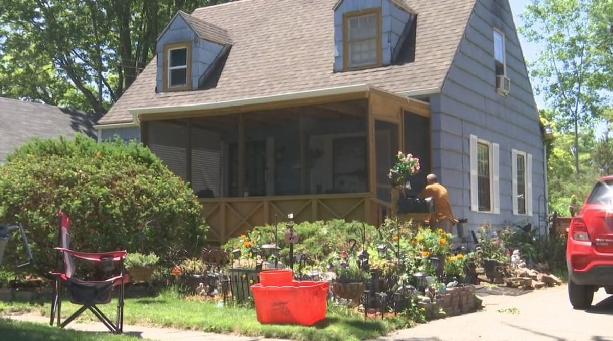 Saginaw Volunteers Transform Yards in 13th Year of Service - Image 2