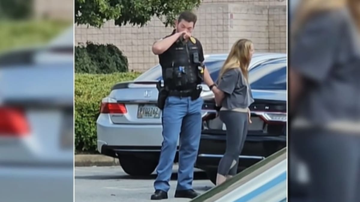 Man Saves Toddler Wandering Barefoot in Georgia Parking Lot - Image 2