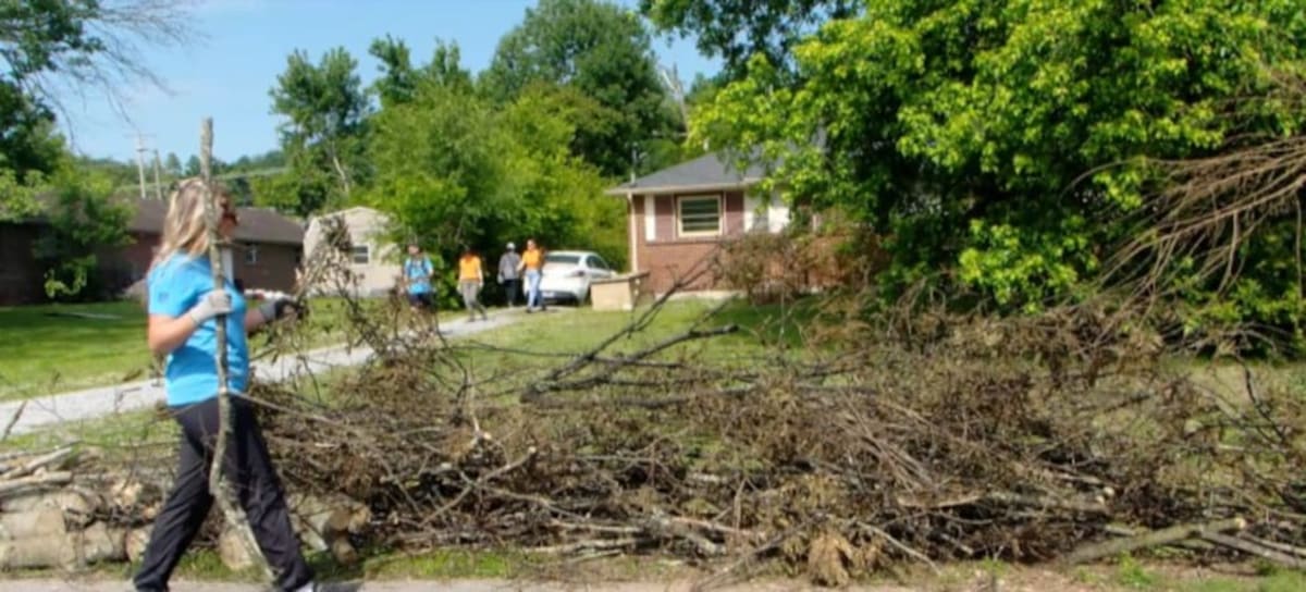 Titans Volunteers Clear 800 Homes After Tennessee Ice Storm - Image 2