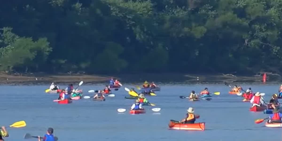 1,800 Paddlers Attempt World Record on Ohio River