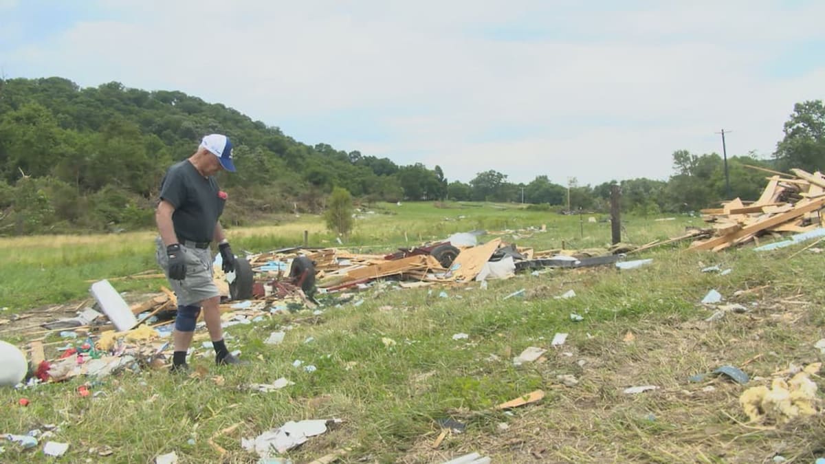Aurora Neighbors Rally After Tornado Destroys Homes - Image 3