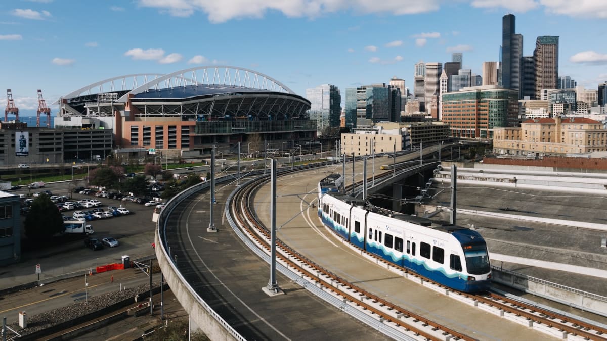 Seattle Opens World's First Floating Bridge Light Rail