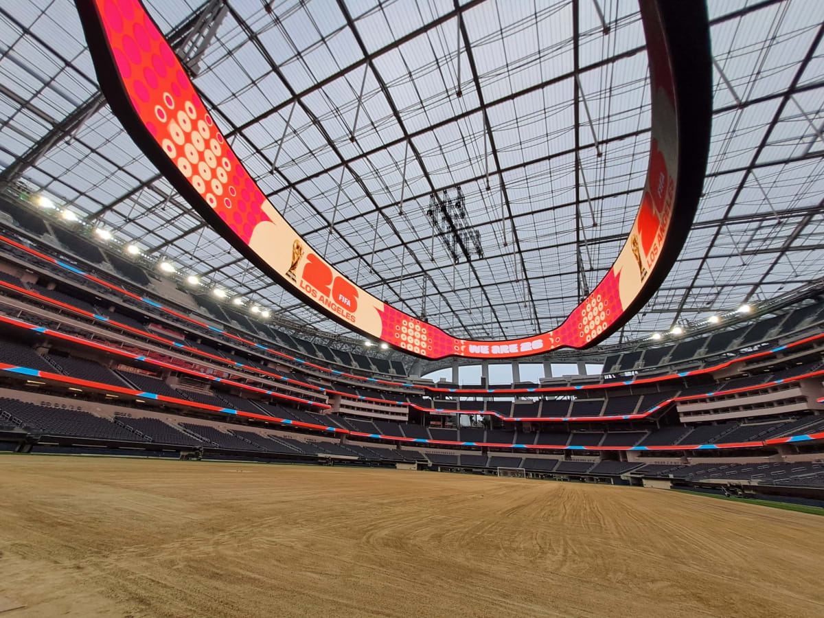 LA Stadium's Smart Design Keeps 70,000 Fans Cool Naturally - Image 2