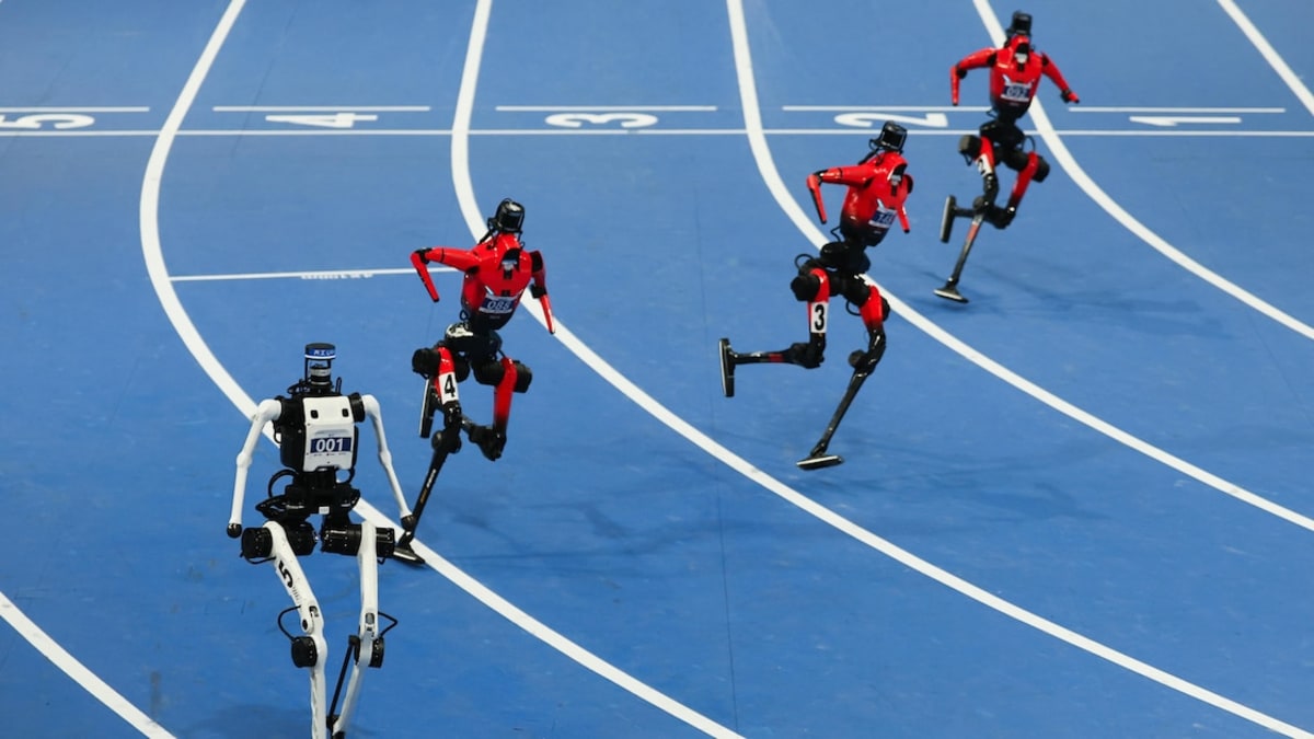 Humanoid Robot Runs 400m in 38 Seconds at Tech Games