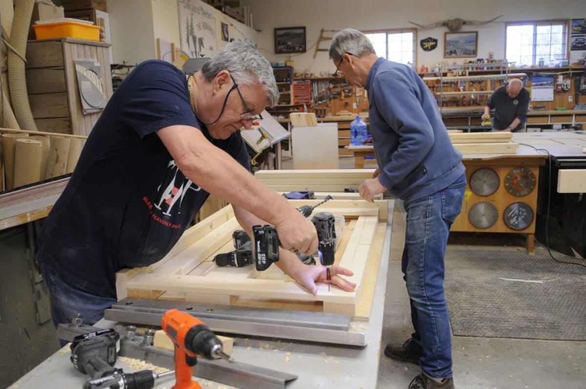 Chilliwack Volunteers Build Free Beds for Kids in Need