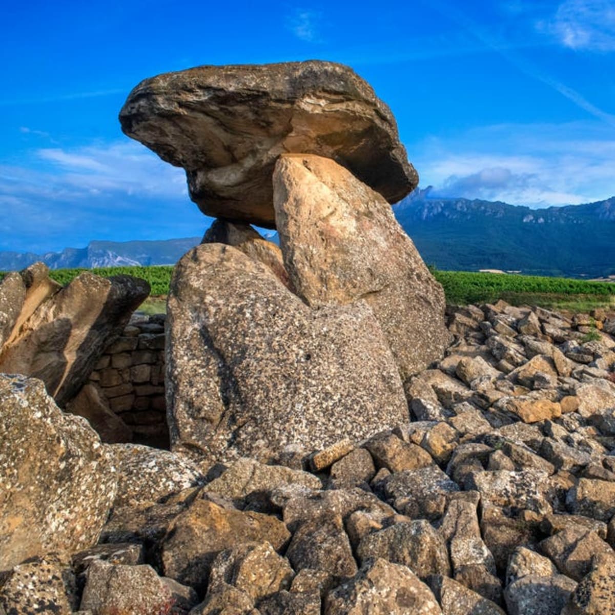 6,300-Year-Old Spanish Tomb Rewrites Ancient History - Image 3