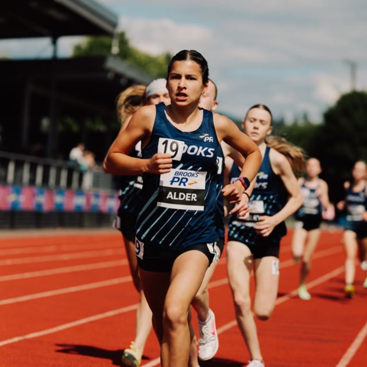 13-Year-Old Shatters Her Own Mile World Record at 4:38 - Image 3