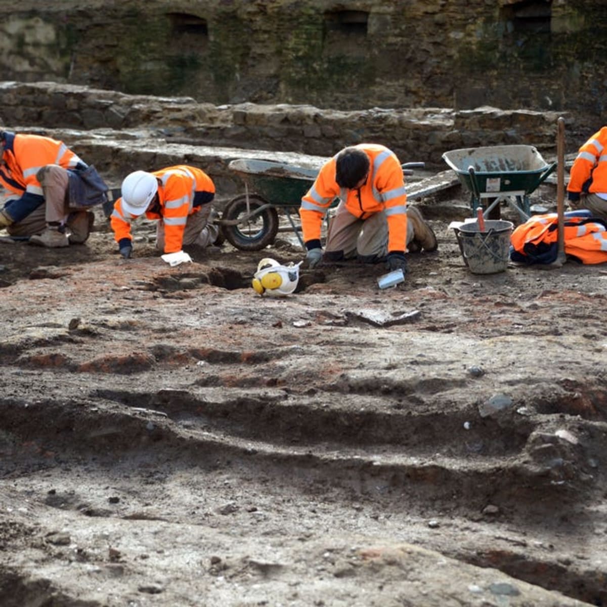 French Homebuilders Find 2,000-Year-Old City on Their Site - Image 3