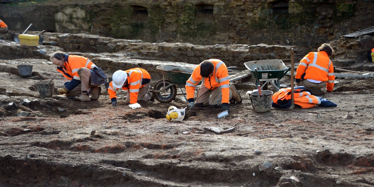 French Homebuilders Find 2,000-Year-Old City on Their Site
