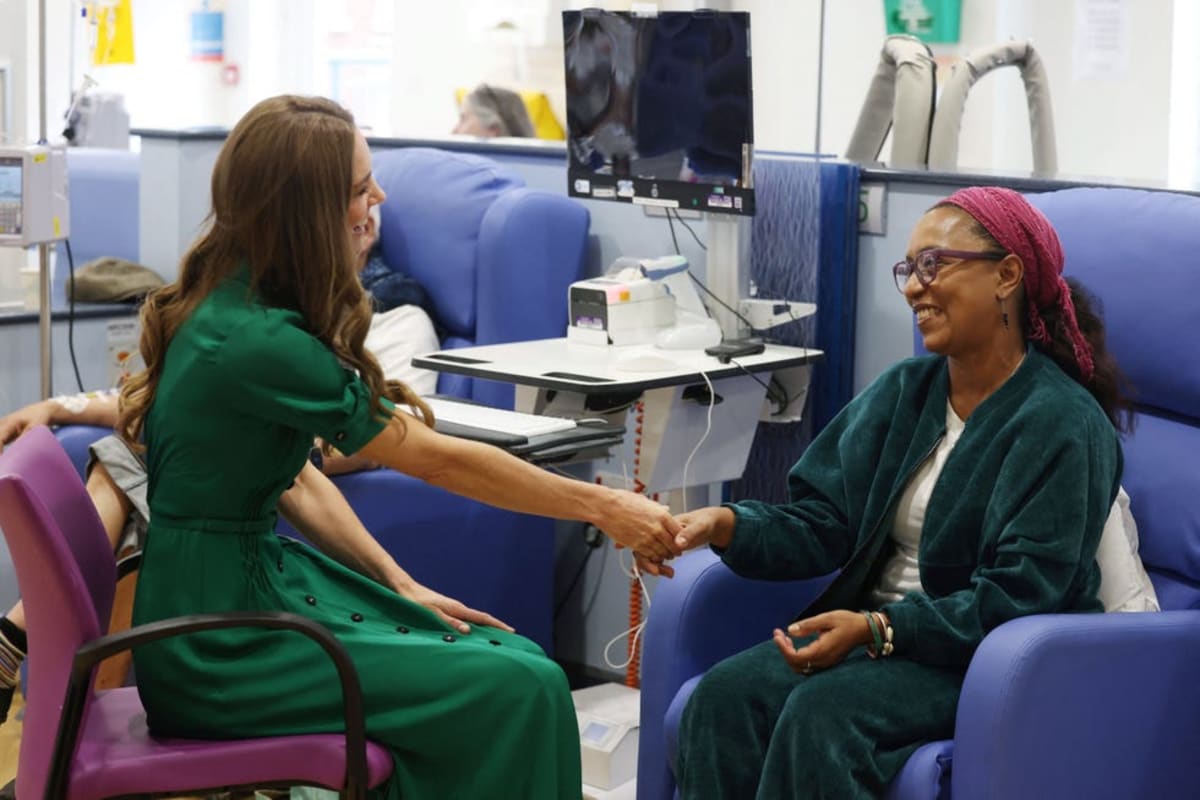 Princess Kate Bonds With Cancer Survivor at Hospital Visit - Image 4