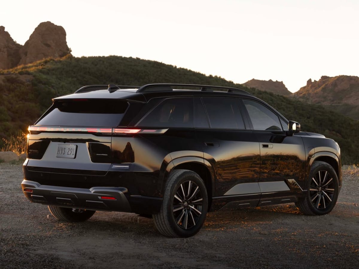 Subaru's New 3-Row Electric SUV Hits 300+ Mile Range - Image 5