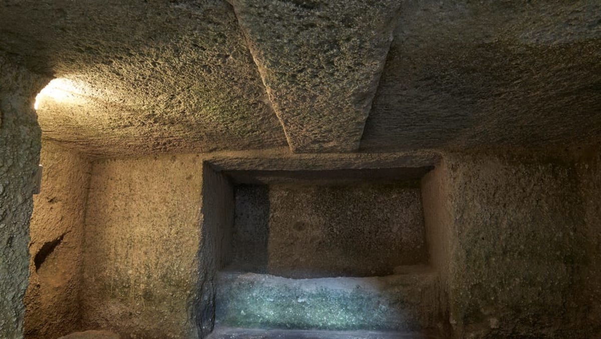 Sealed 2,600-Year-Old Tomb Found Intact in Italy - Image 3