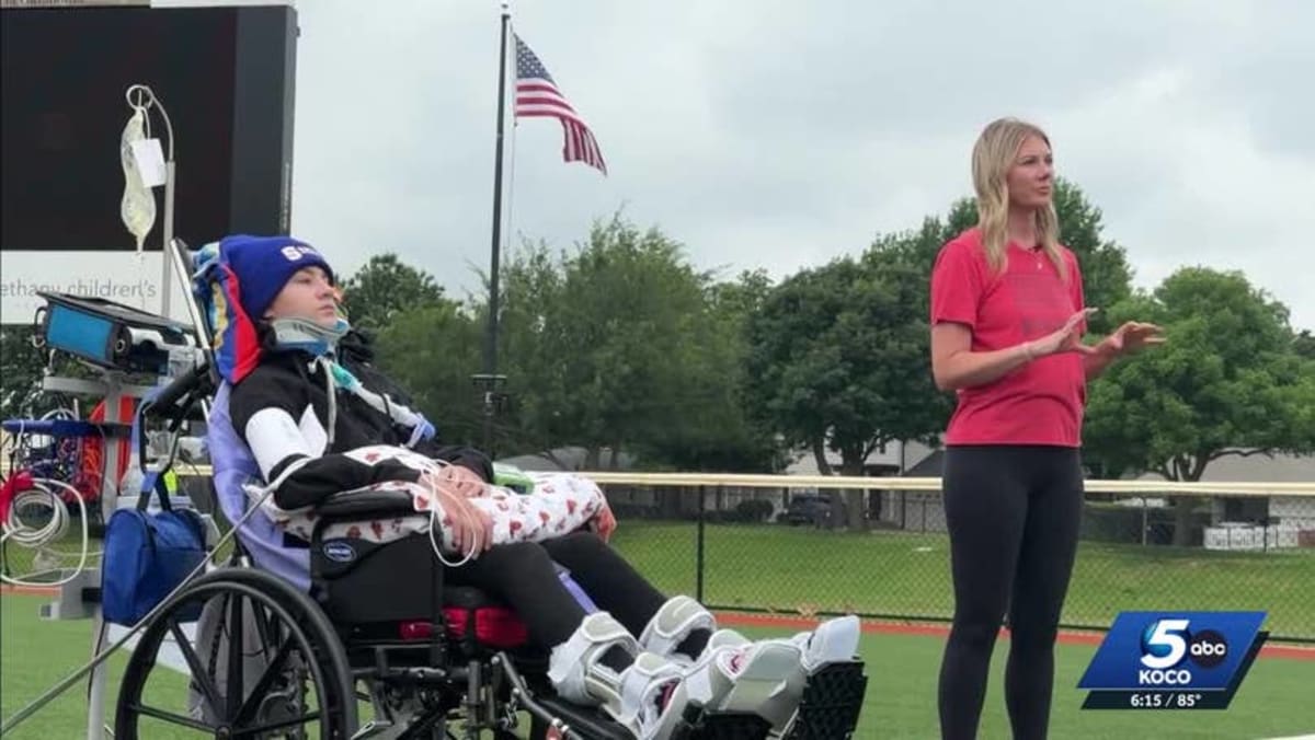Paralyzed Teen Joins 20,000 in World Juggling Record Bid - Image 3