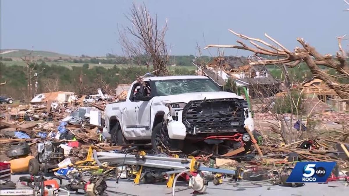 400+ Volunteers Rally to Help Enid After EF4 Tornado - Image 3
