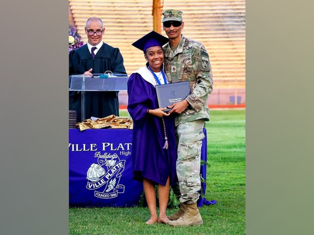 Army Dad Surprises Daughter at Louisiana Graduation - Image 3