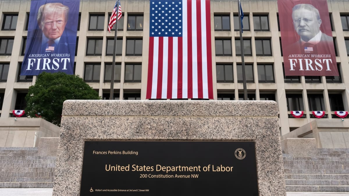 US Jobless Claims Hit 196,000, Lowest Since July