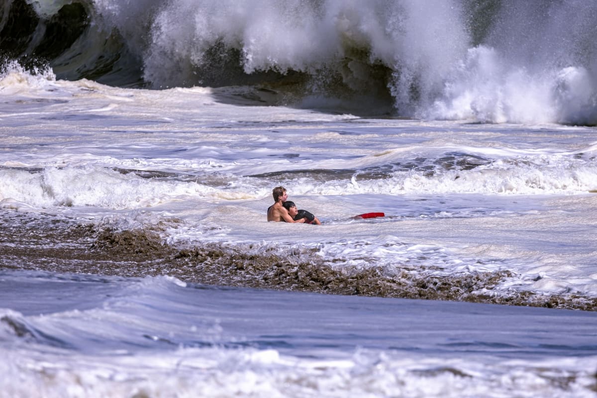 Teen Lifeguard Honored at White House for Beach Rescue - Image 3