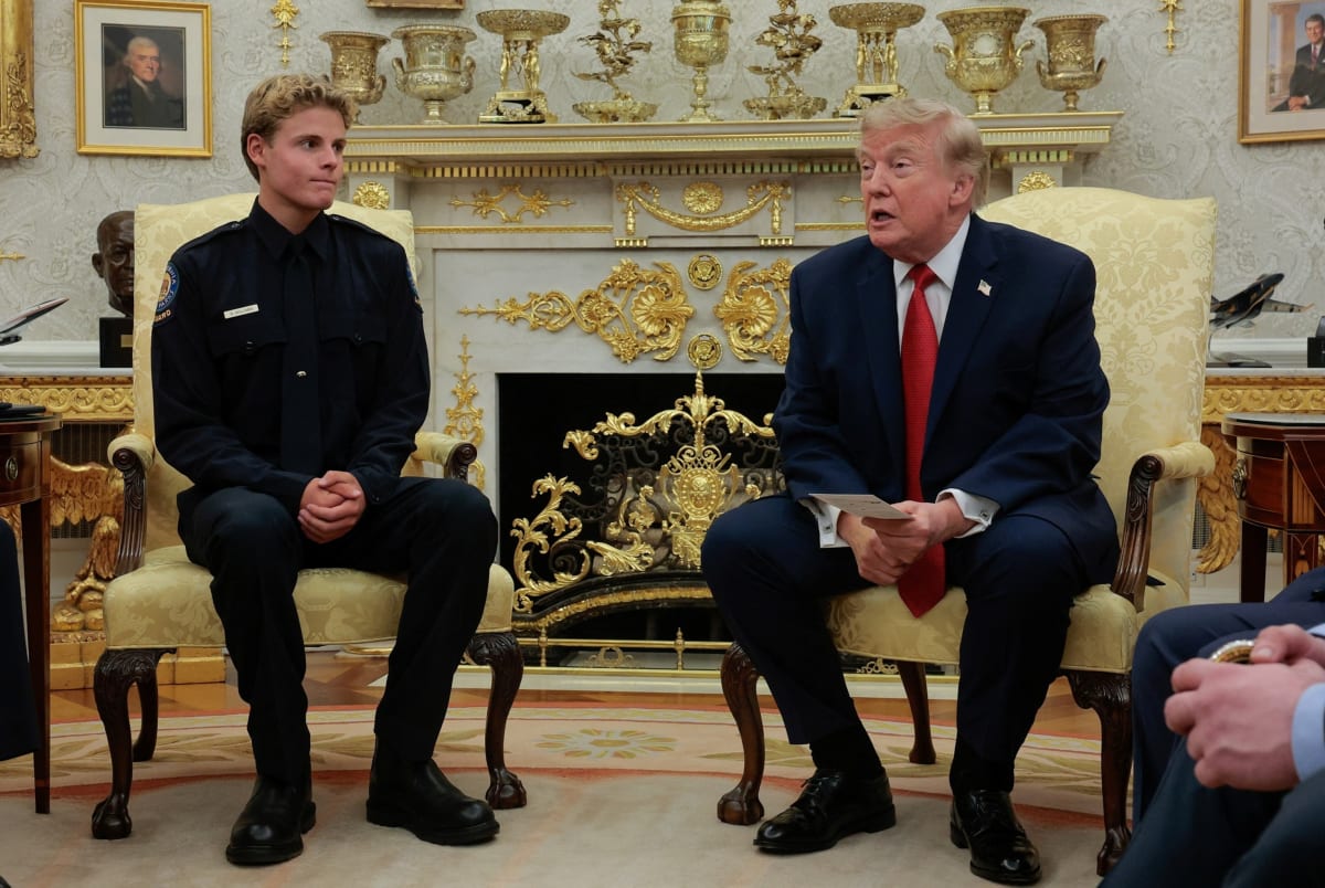 Teen Lifeguard Honored at White House for Beach Rescue - Image 2