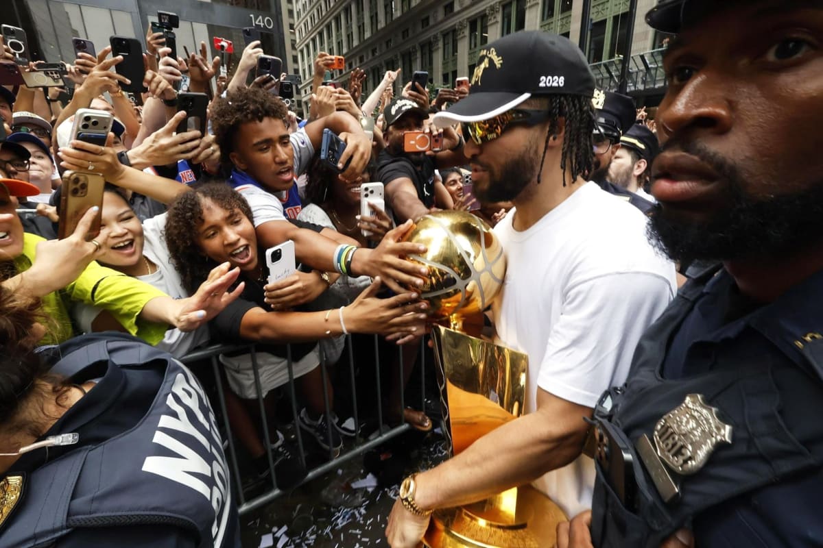 NYC Celebrates First Knicks Title in 53 Years - Image 4