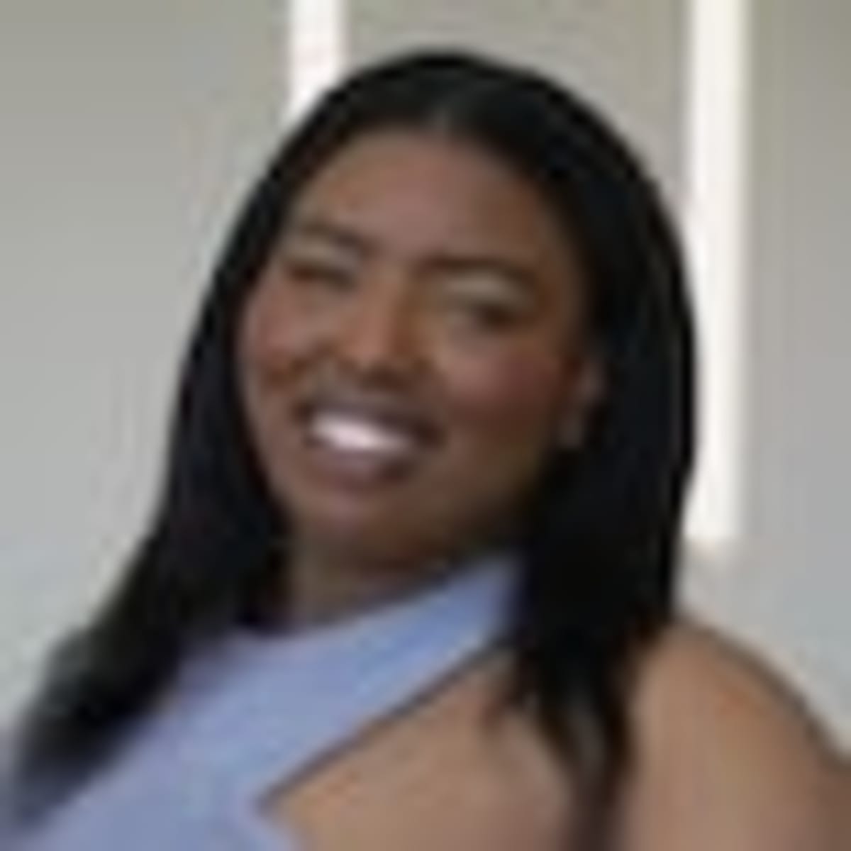 Cancer Survivor Returns as Hospital Volunteer for 15 Years - Image 2