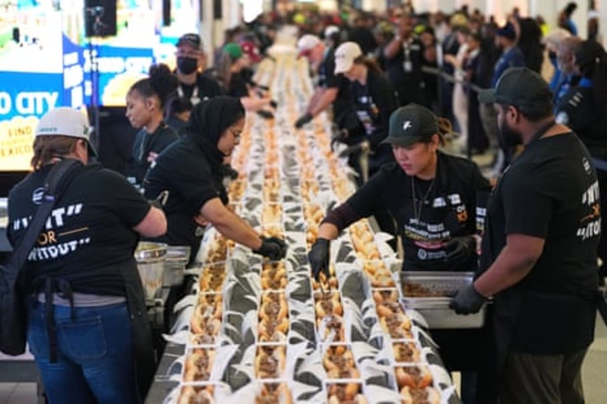 Philly Airport Breaks Record with 1,200-Foot Cheesesteak - Image 3