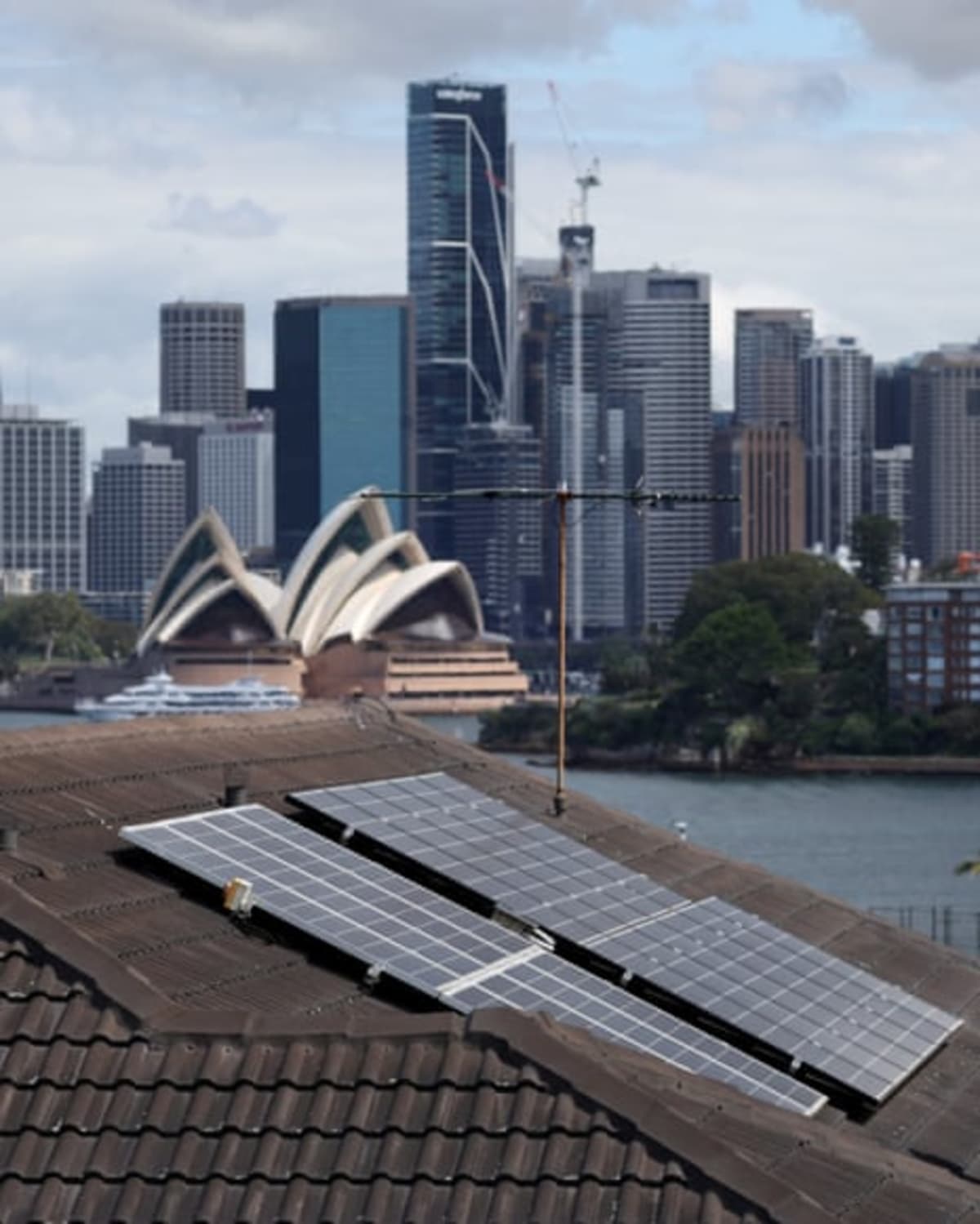 Australia Installs 415,000 Home Batteries, Slashes Power Bills - Image 3