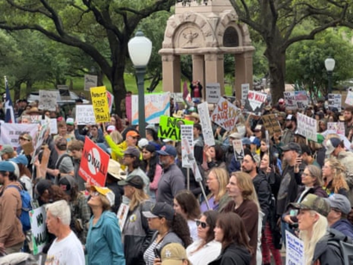Texas Unites: Thousands Rally to Protect Big Bend Park - Image 3