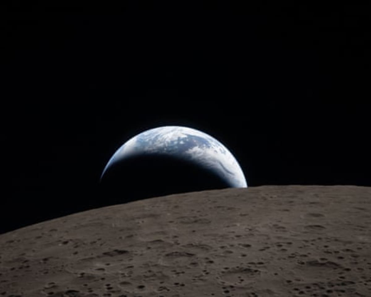 Artemis II Crew Describes 'Overwhelming' Wonder Flying Past Moon - Image 3