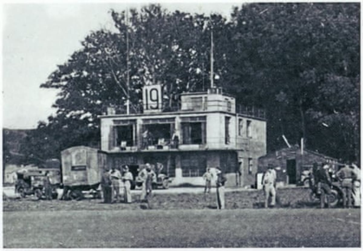 WWII Control Tower Becomes Holiday Home and Bat Sanctuary - Image 5