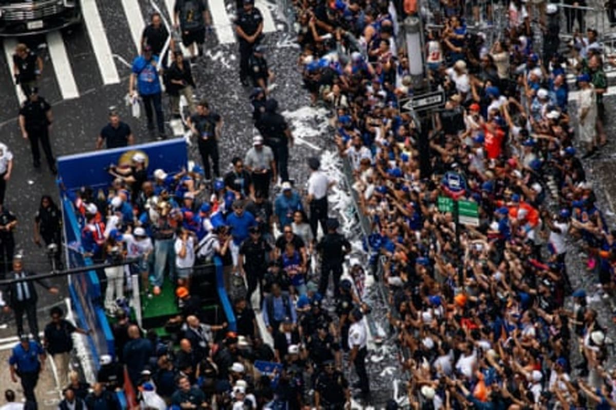 Thousands Celebrate Knicks' First Title in 52 Years - Image 3