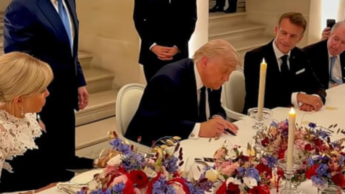Trump Signs 14-Point Peace Deal With Iran in France - Image 3