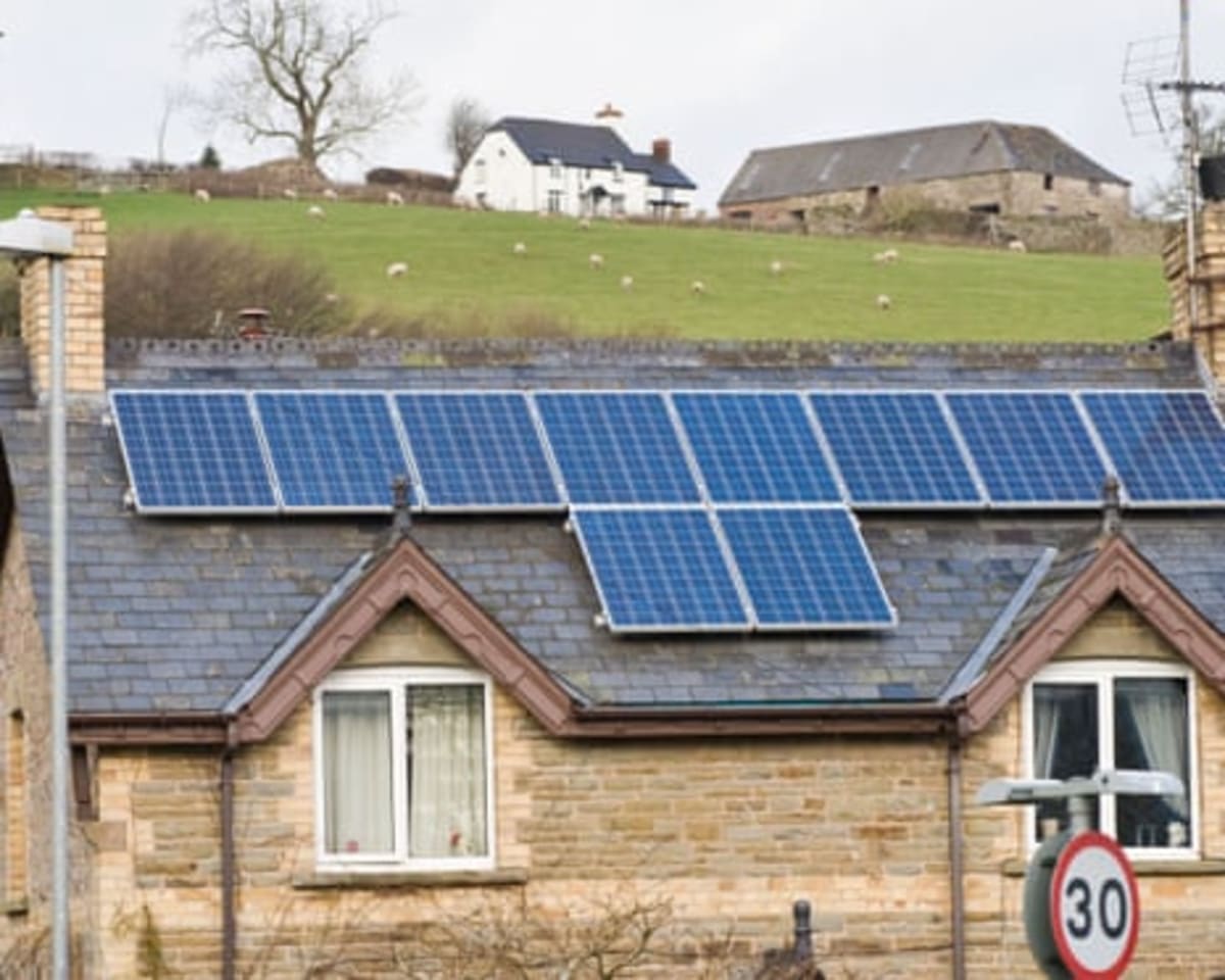 British Homes Ditch Fossil Fuels as Green Tech Orders Double - Image 3