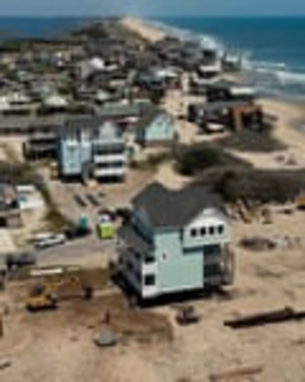 North Carolina Residents Roll Homes Away From Rising Seas - Image 3