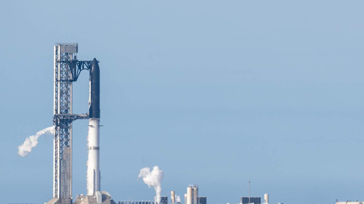 SpaceX's Starship V3 Launches, Boosting Moon Mission Plans