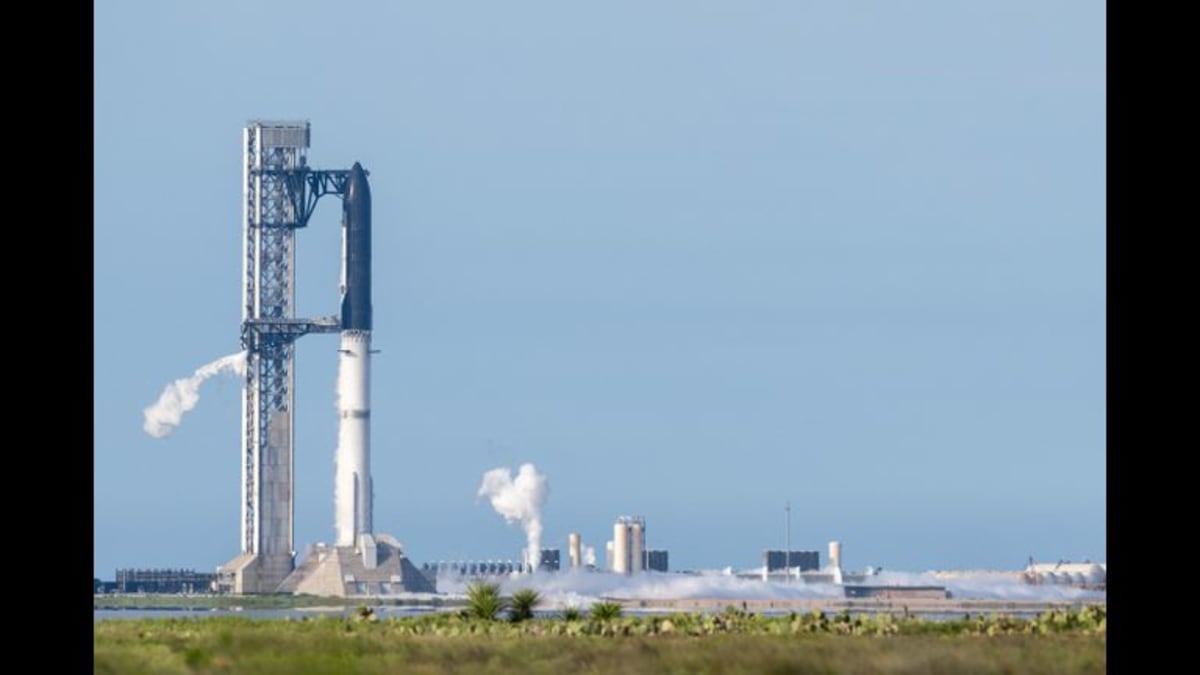 SpaceX's Starship V3 Launches, Boosting Moon Mission Plans - Image 3