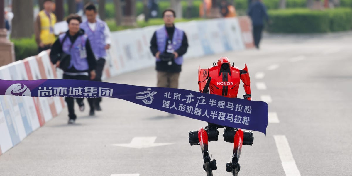 Honor Robot Breaks Half-Marathon Record in 50 Minutes