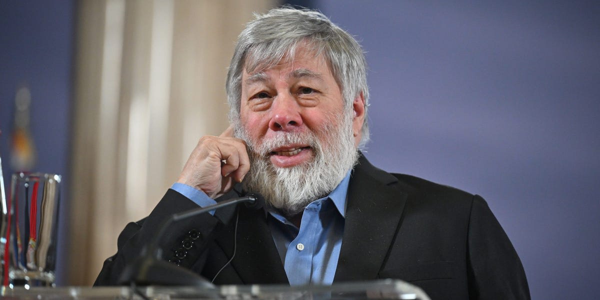 Apple cofounder Steve Wozniak speaking at podium during university graduation ceremony