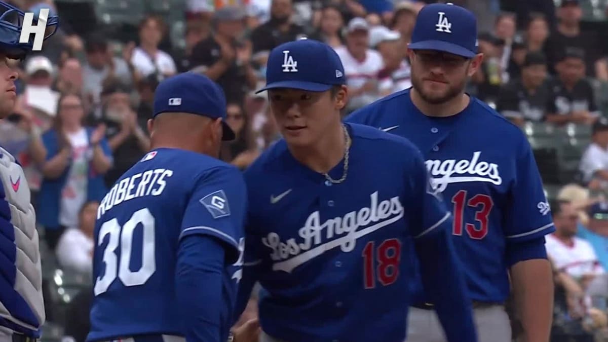 Dodgers' Yamamoto Takes No-Hitter into 9th Inning