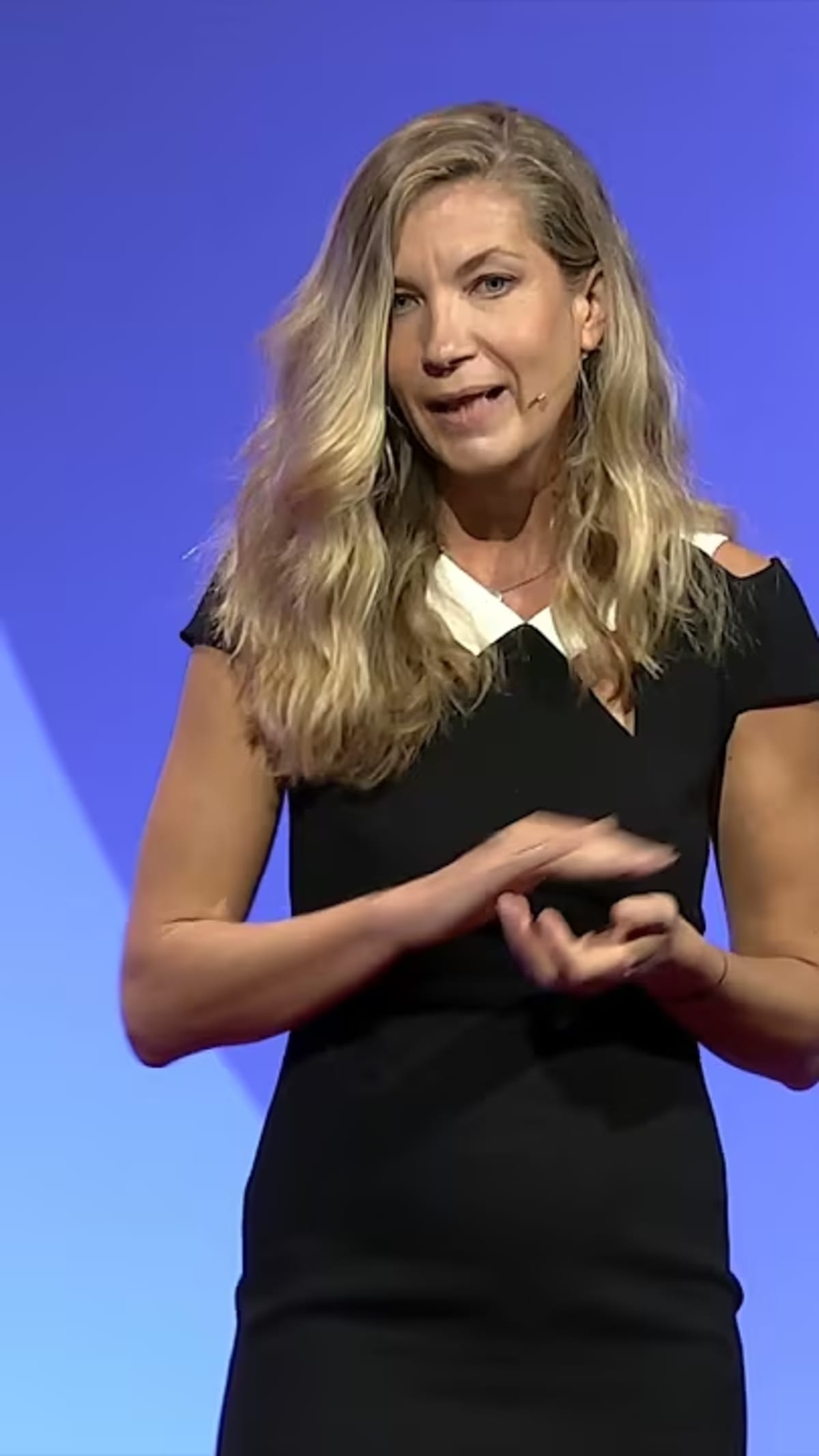 Vinciane Beauchene speaking at TED conference about human impact in age of artificial intelligence