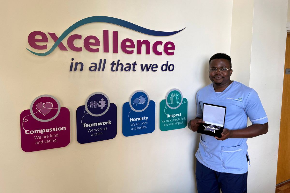 Nurse Wins Bravery Award After Saving Vaping Patient on Fire - Image 3