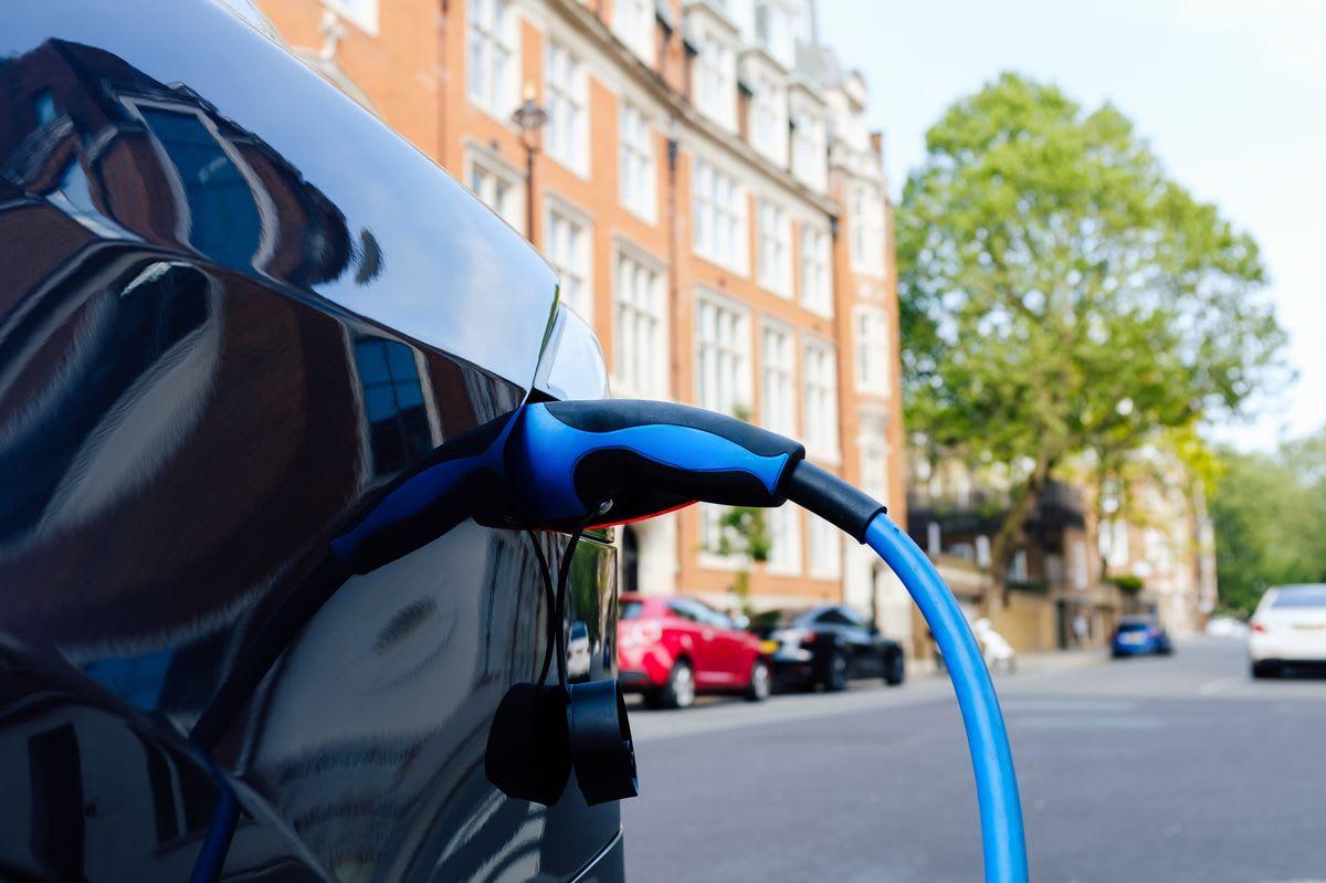 UK Hits Record Solar Power, May Give Free Electricity - Image 3