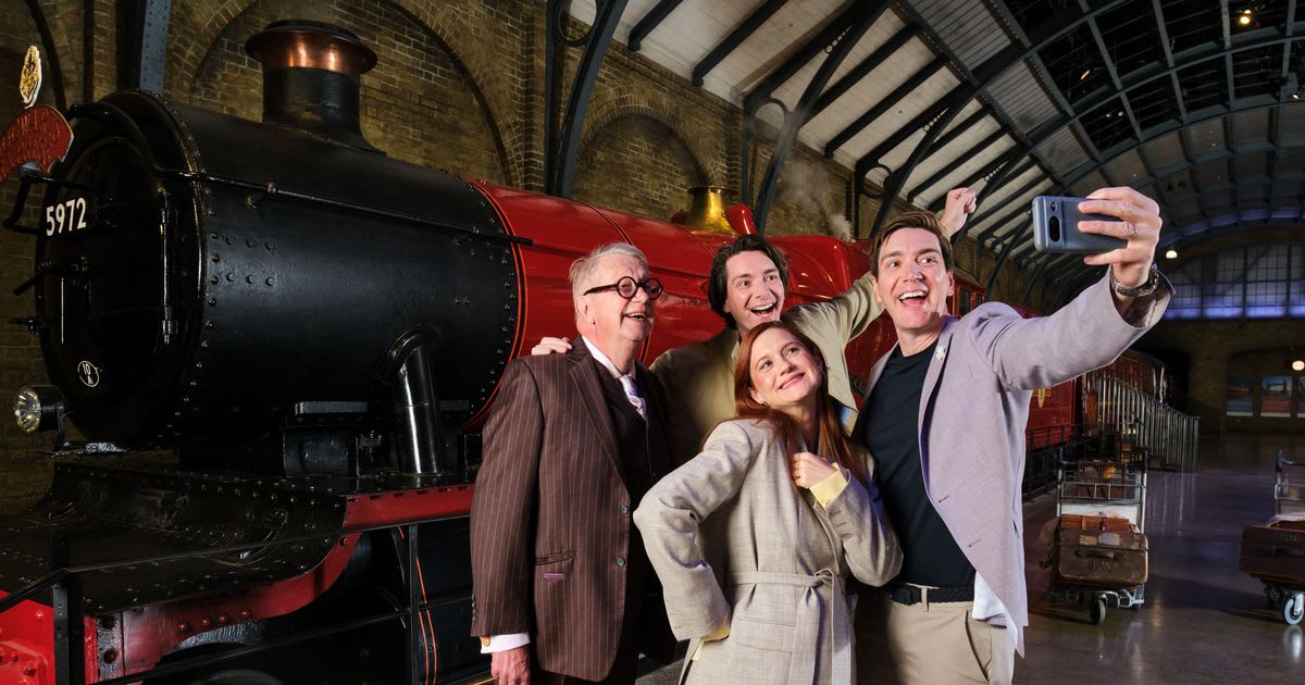Harry Potter Cast Reunites After 25 Years at Hogwarts Set - Image 2