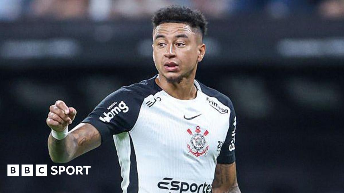 Jesse Lingard in Corinthians jersey celebrating during match at Brazilian stadium