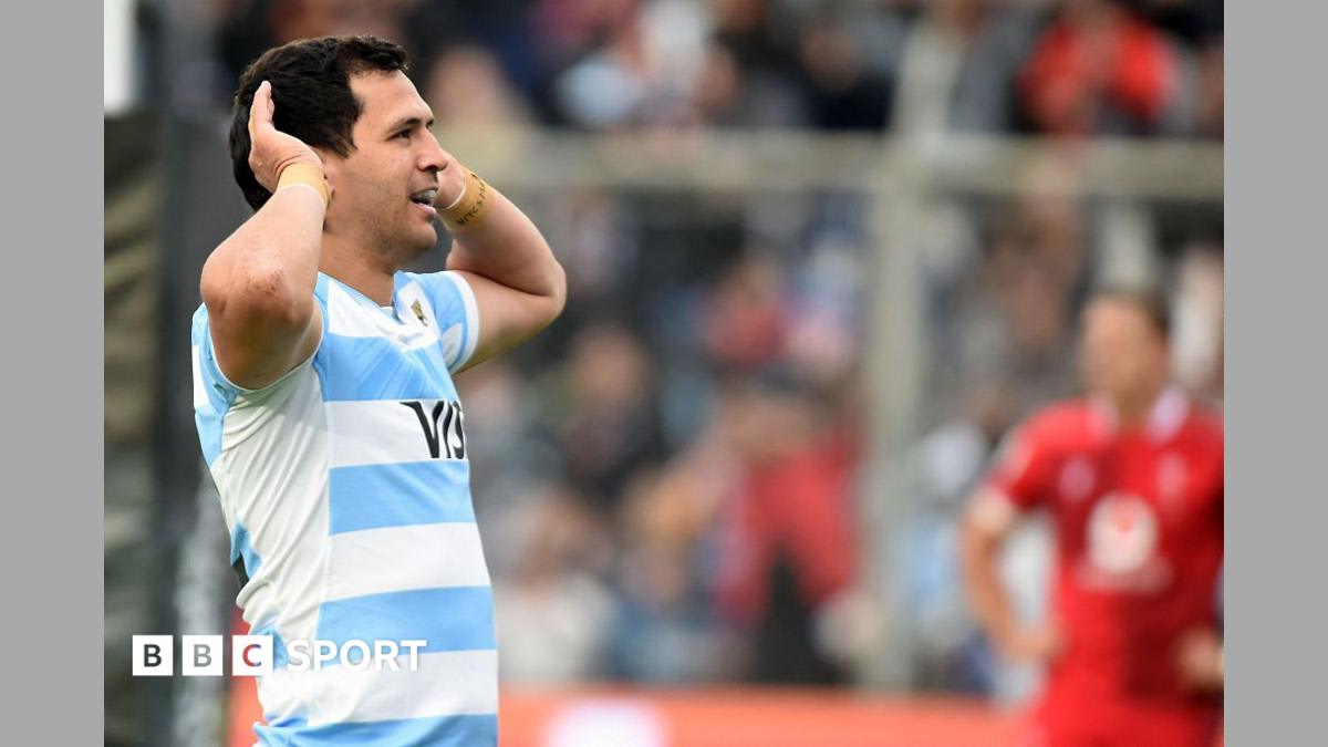Argentine rugby players training together on field in preparation for international match