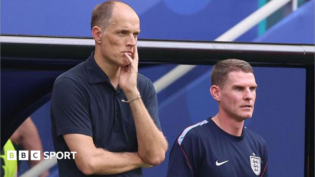 ** Anthony Barry standing on sideline next to taller manager Thomas Tuchel during England World Cup match