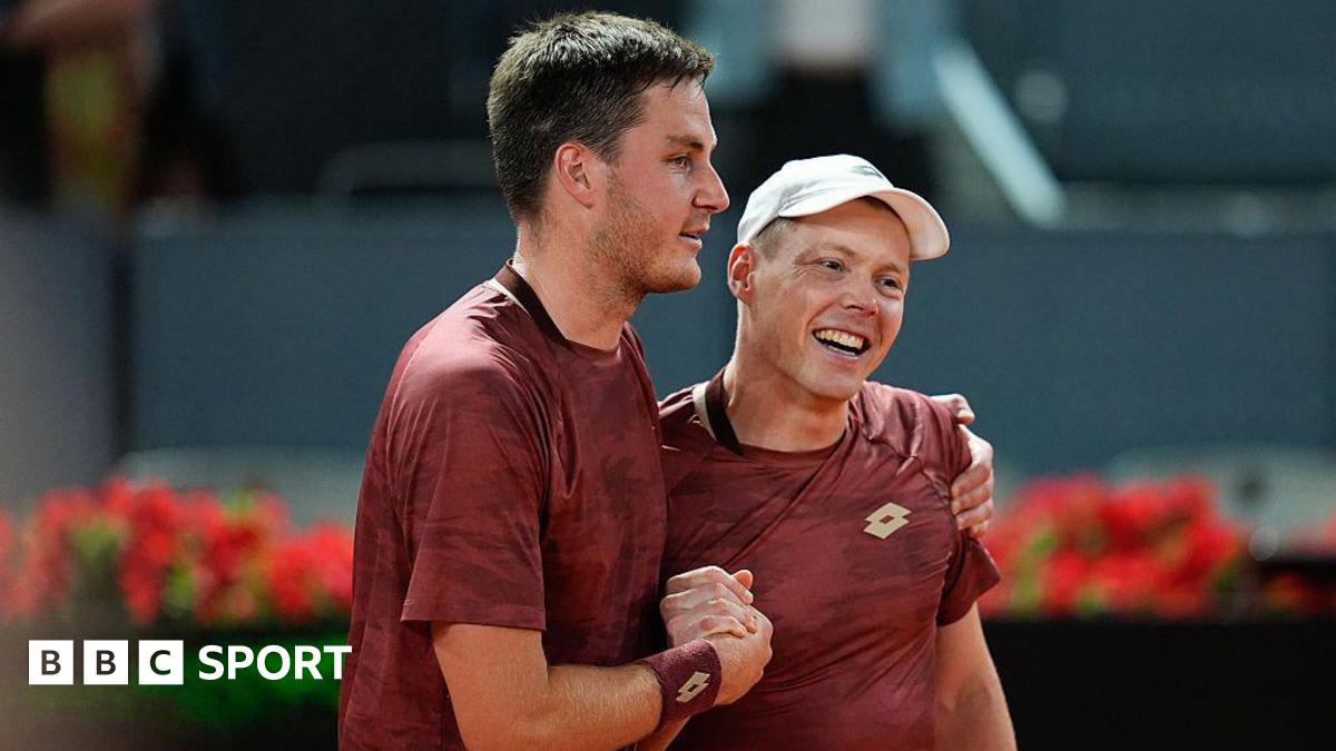 Henry Patten and Harri Heliovaara celebrating during French Open doubles match in Paris
